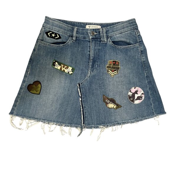 GUESS Military Patch Detail Women’s Size 27 Denim Mini Skirt Blue Raw Hem Y2K - Picture 1 of 11